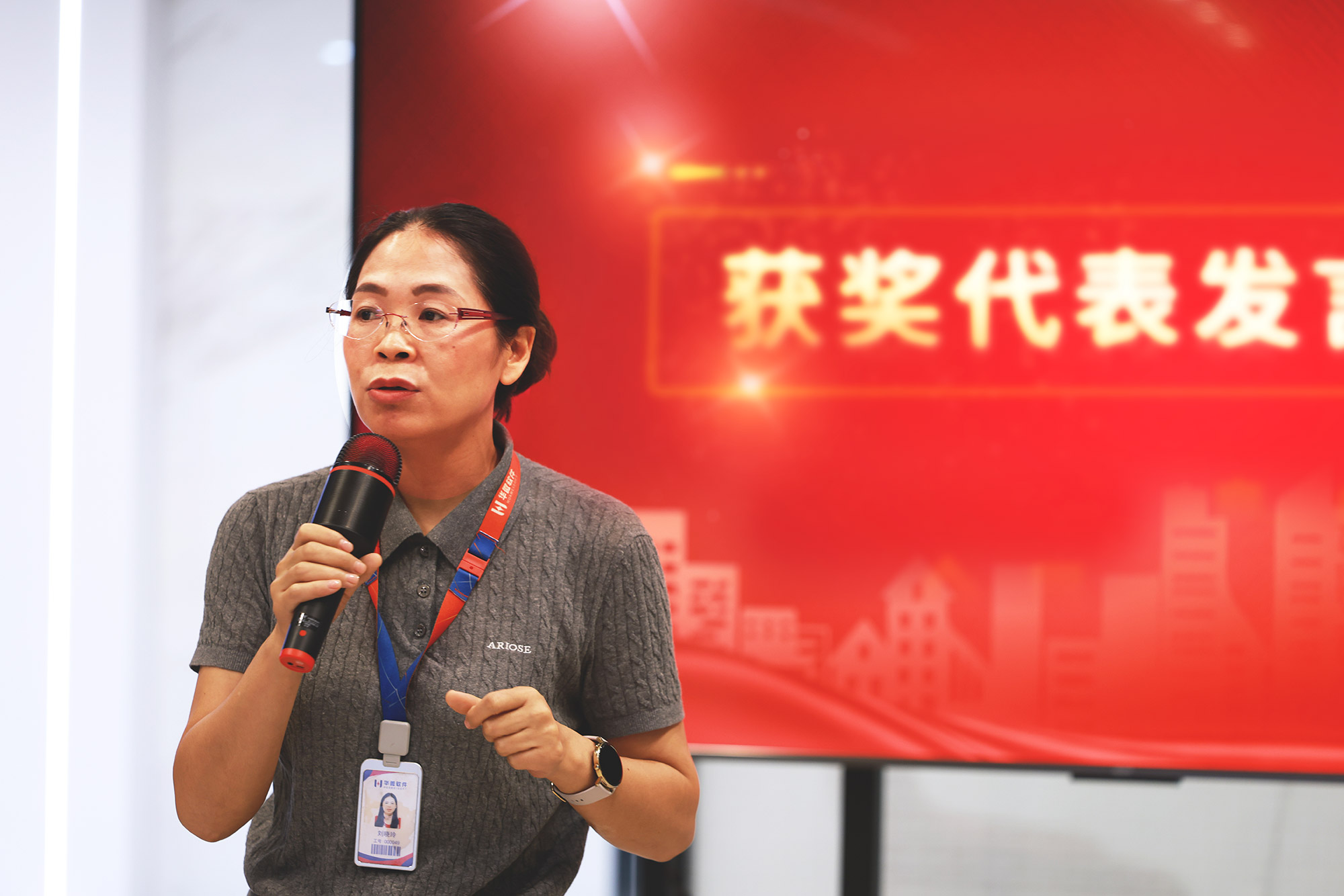 获奖代表发言.jpg
