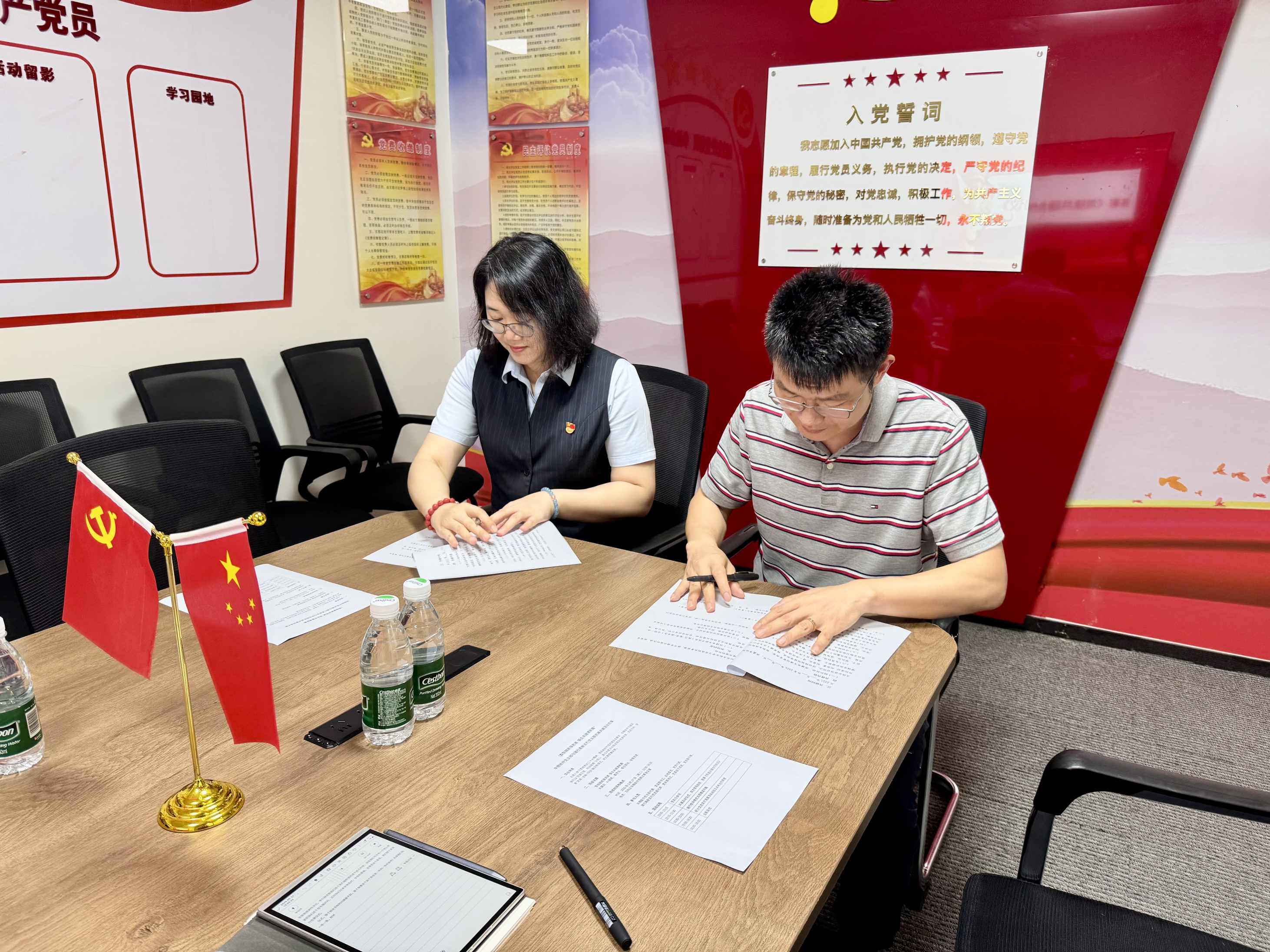 双方签署《党建共建合作协议》.jpg