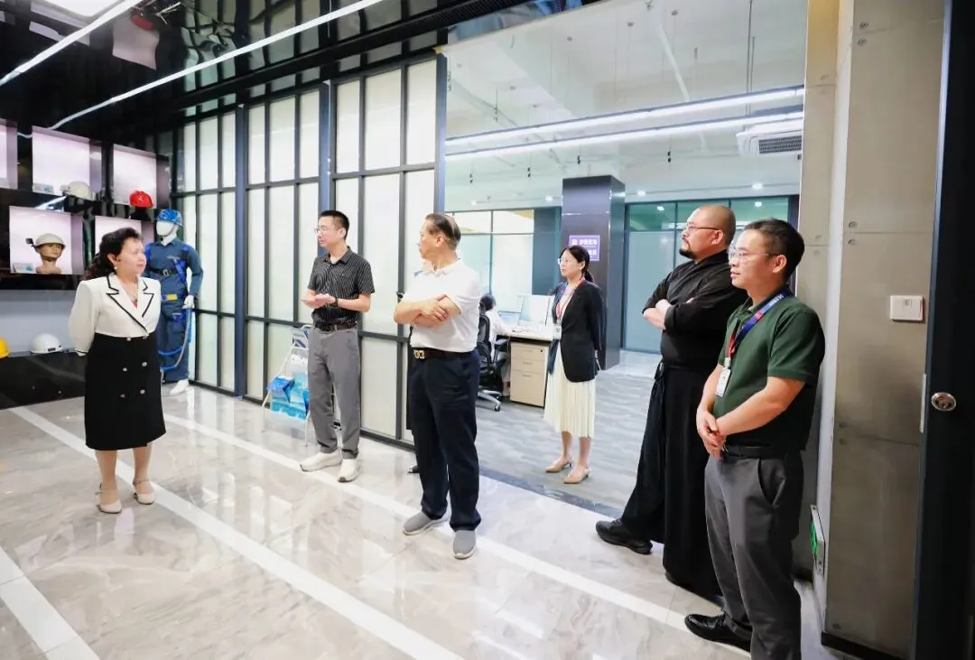 昭信集团、北鱼专精特新孵化器领导专家一行到访华微软件参观交流 昭信集团、北鱼专精特新孵化器领导专家一行到访华微软件参观交流