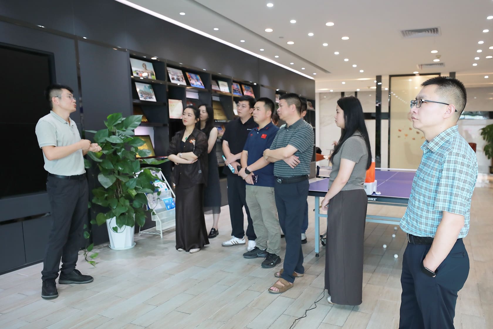 省工信厅清华班17家企业高管到访华微软件 省工信厅清华班17家企业高管到访华微软件
