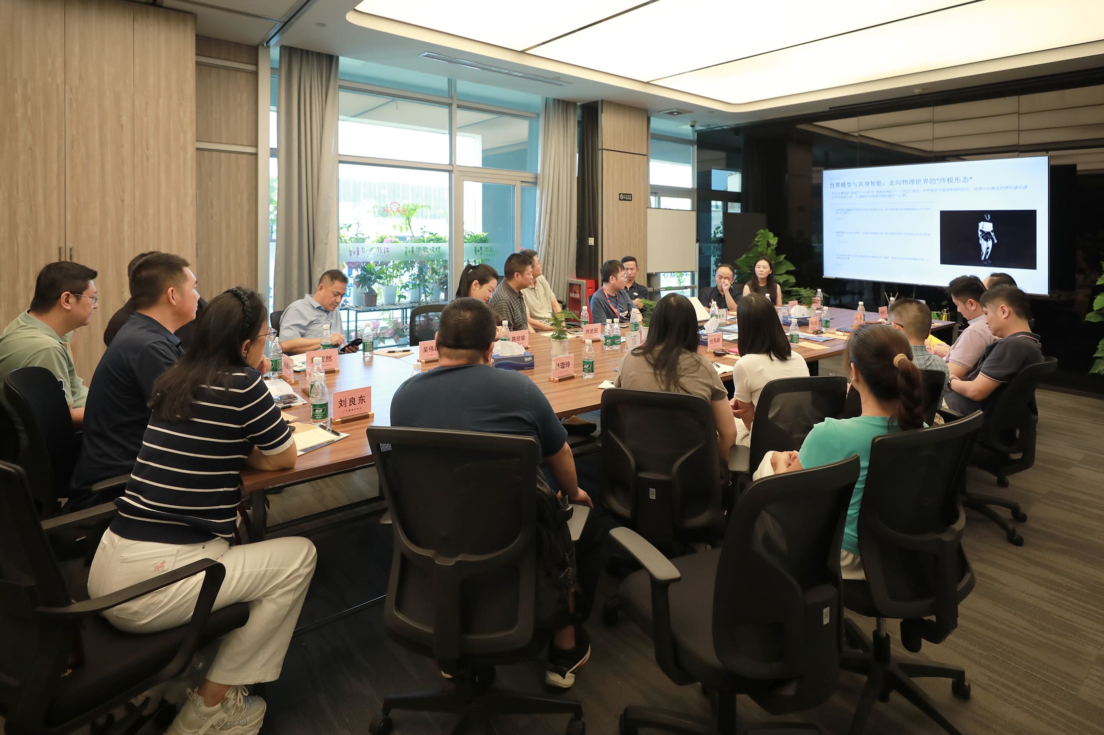 省工信厅清华班17家企业高管到访华微软件 省工信厅清华班17家企业高管到访华微软件